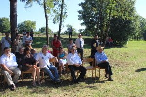 Az avató ünnepségen részt vett Gróf Károlyi László is /A kép szélén kalapban./